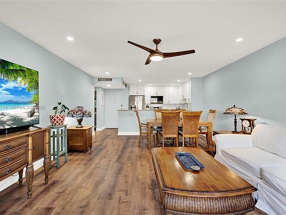 4th image of 1516 S Lakeside Dr APT 105