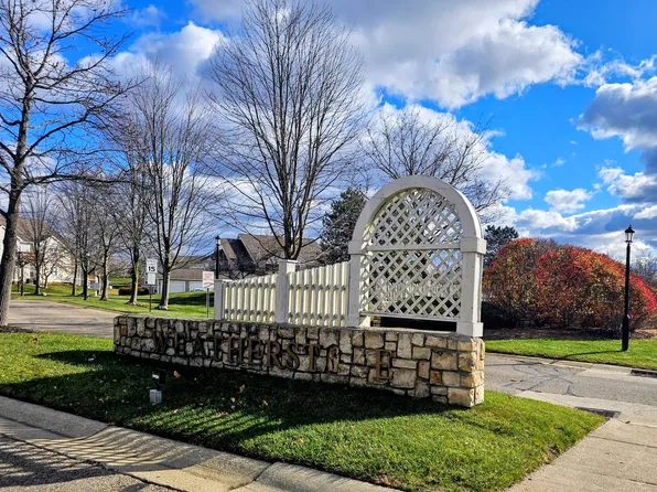 1573 Oakfield Dr, Ann Arbor, MI 48108