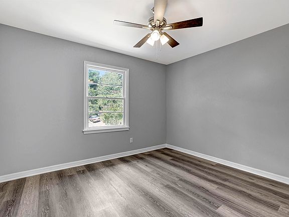 5th image of 813 Hillview Dr