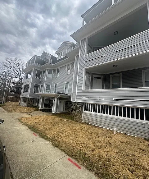 2700 Roslyn Ave #5 — Photo 1