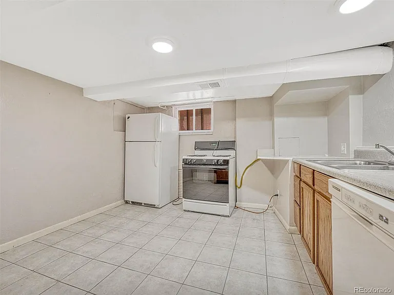 548 S Lincoln St #BASEMENT — Photo 12