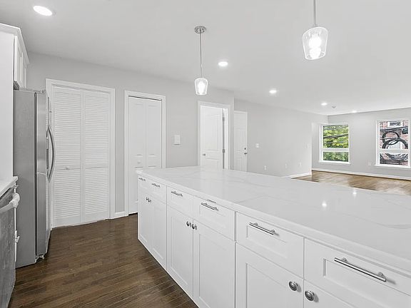 2nd image of 47 Franklin St APT 1