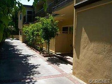 2nd image of 5255 Satsuma Ave APT 4
