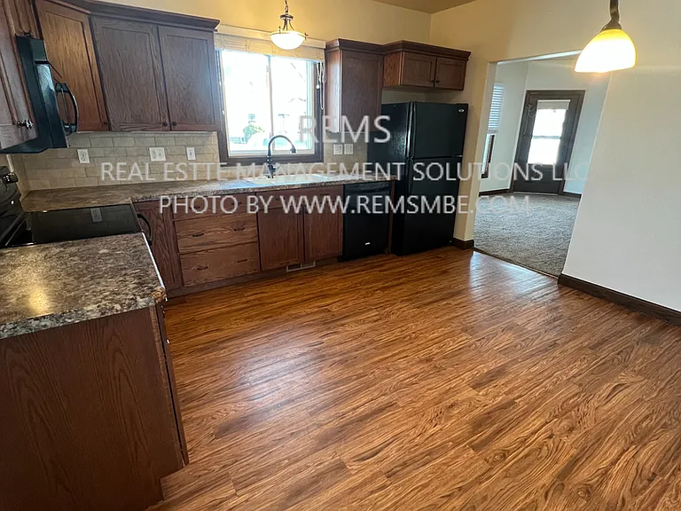 345 Laurel St #2 — Photo 4