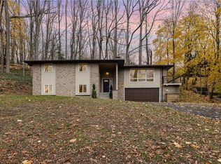 8 Broken Hill Rd, Pittsford, NY 14534