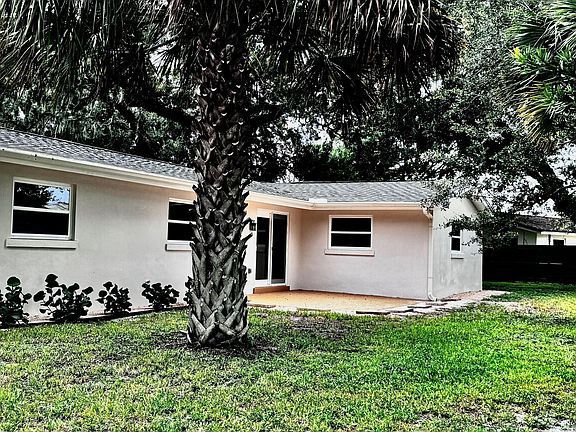 3rd image of 2700 Riviera Dr