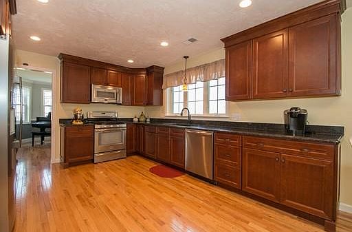 2nd image of 46 Glenside Dr