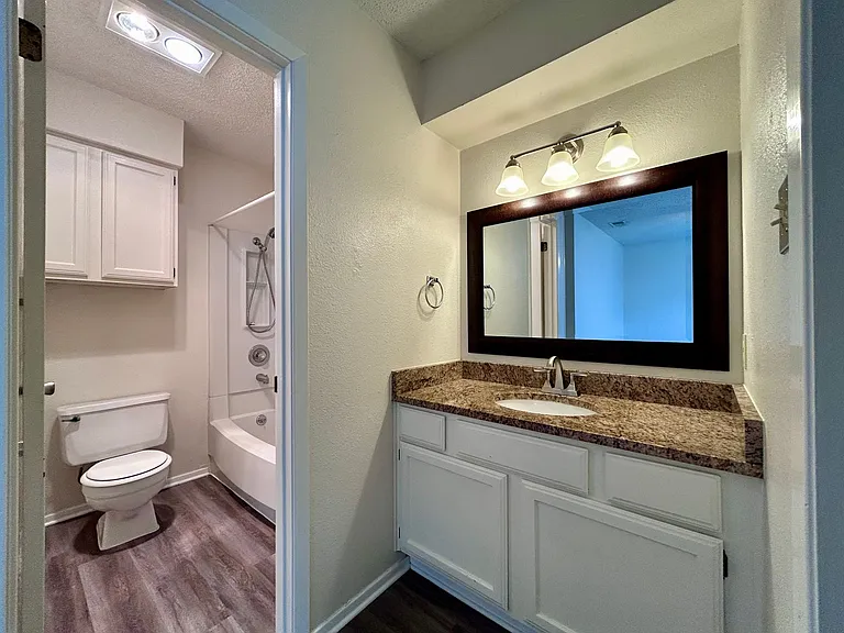 2103 Courtney St — Photo 11