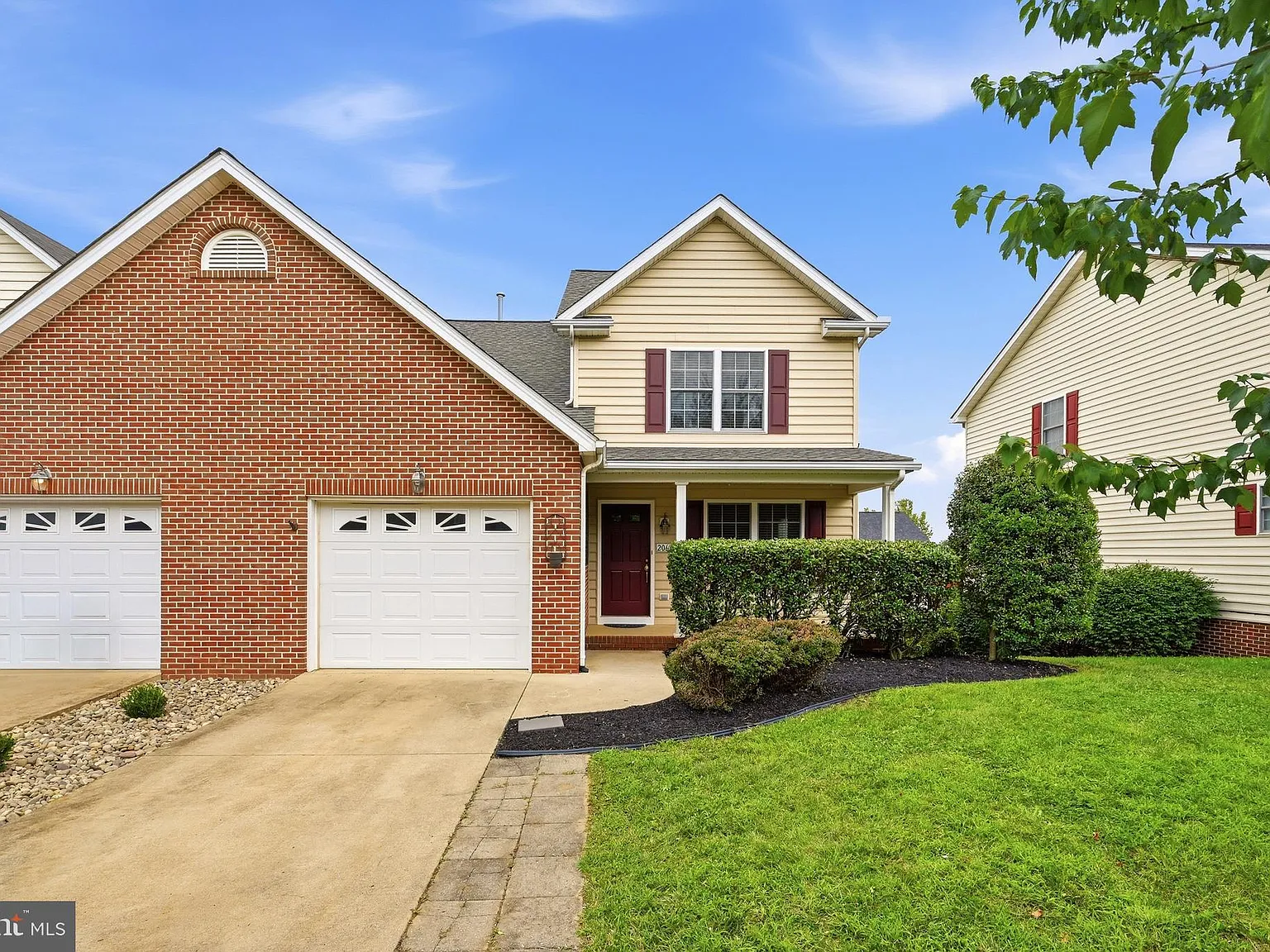 3 bed, 2.5 bath, 1788 sqft, $2,200 — Photo 1