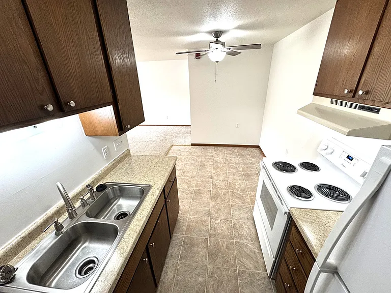 Golfview Apartments — Photo 8