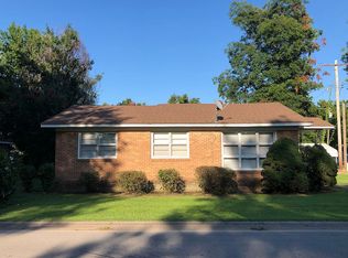 911 Grand Ave, Caruthersville, MO 63830