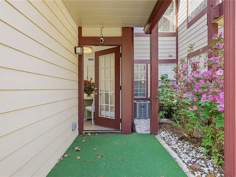 904 Wentworth Ct — Photo 27