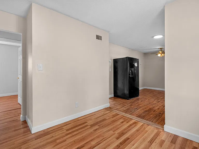4441 Marlowe St — Photo 26