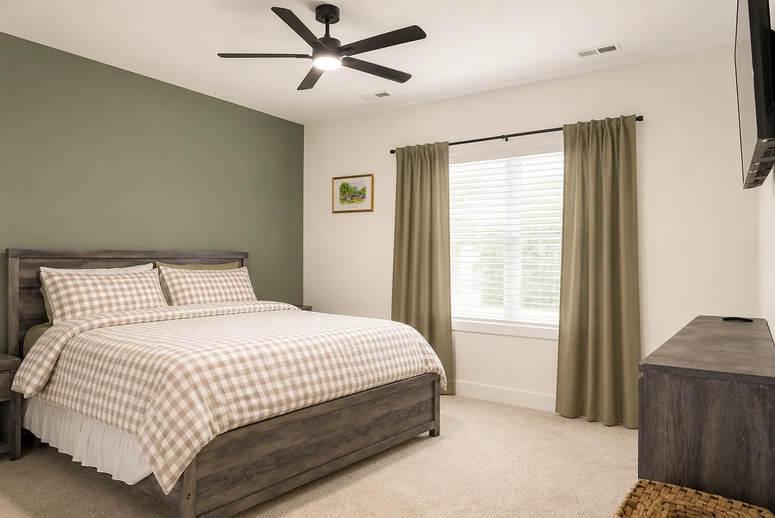 3 bed, 2.5 bath, 1904 sqft, $2,500 — Photo 2