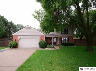 6041 Dobsons Ct, Lincoln, NE 68516