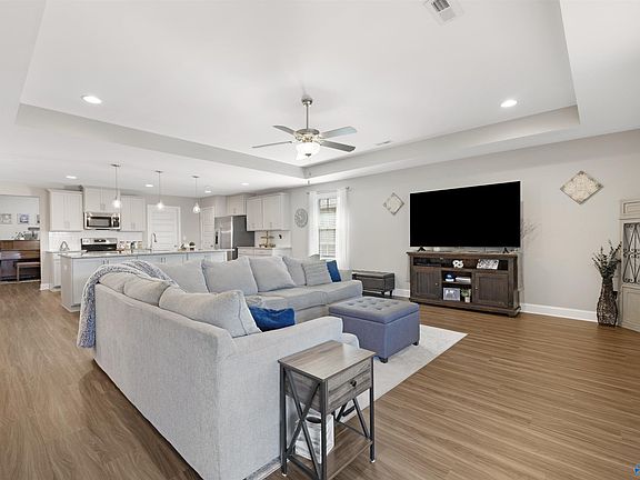 5th image of 372 Willow Bank Cir