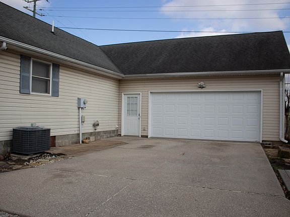 2nd image of 715 E Oak St