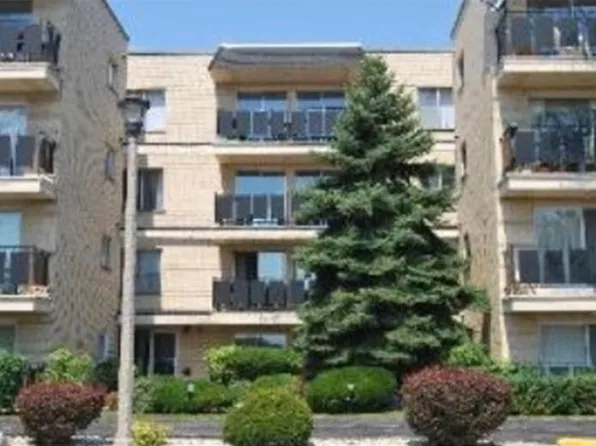 8230 Elmwood St, Skokie, IL 60077