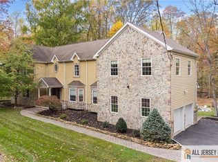 21 Angus Ln, Warren, NJ 07059