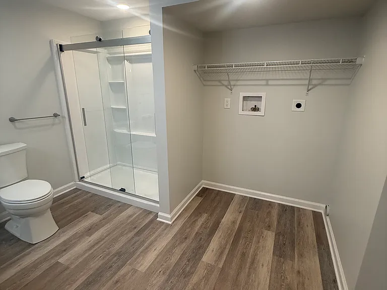 1635 Hawthorne Ln — Photo 7