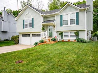 407 24th Ter, Oak Grove, MO 64075