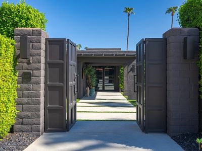 1270 E Sierra Way, Palm Springs, CA, 92264