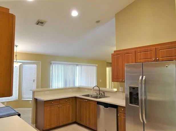 4 bed, 3.0 bath, 2104 sqft, $2,855 — Photo 2