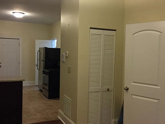 5th image of 943 N Ashland Ave APT 3R