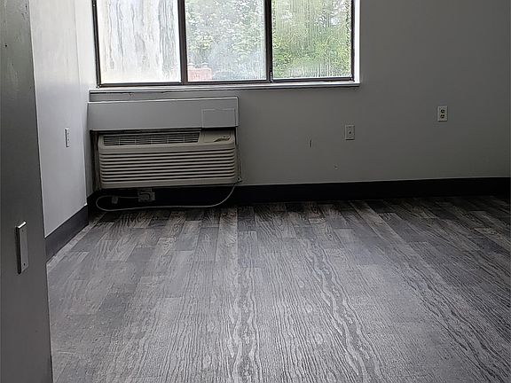 4th image of 318 E Main St #201