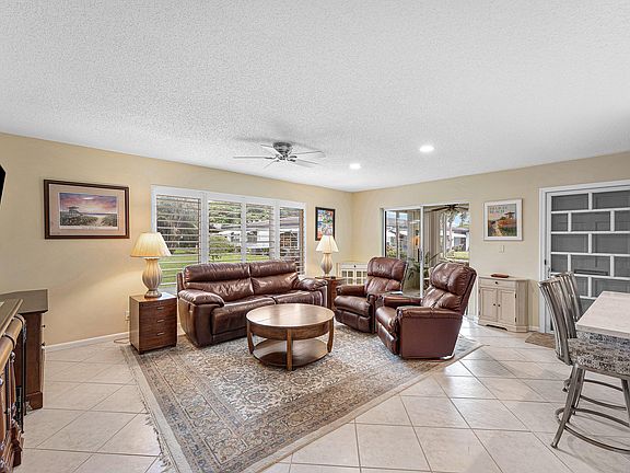 5th image of 572 HIGH POINT Drive #D