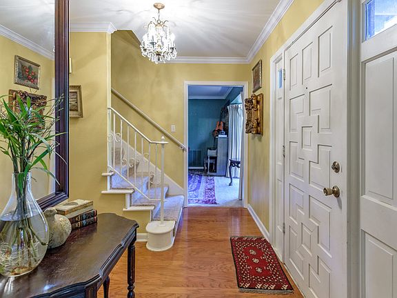 2nd image of 8322 Ashbourne Dr
