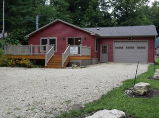 20377 Hidden Cottage Rd, Sherrill, IA 52073