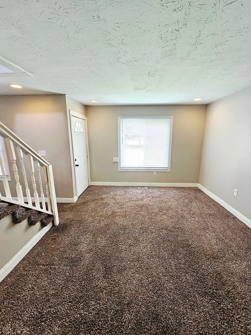 Available Now! 3 Bedroom Home with Central Air — Photo 3
