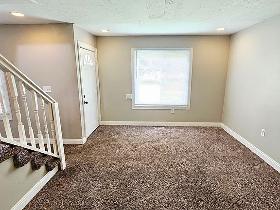 3rd image of 1191 Duxberry Ave