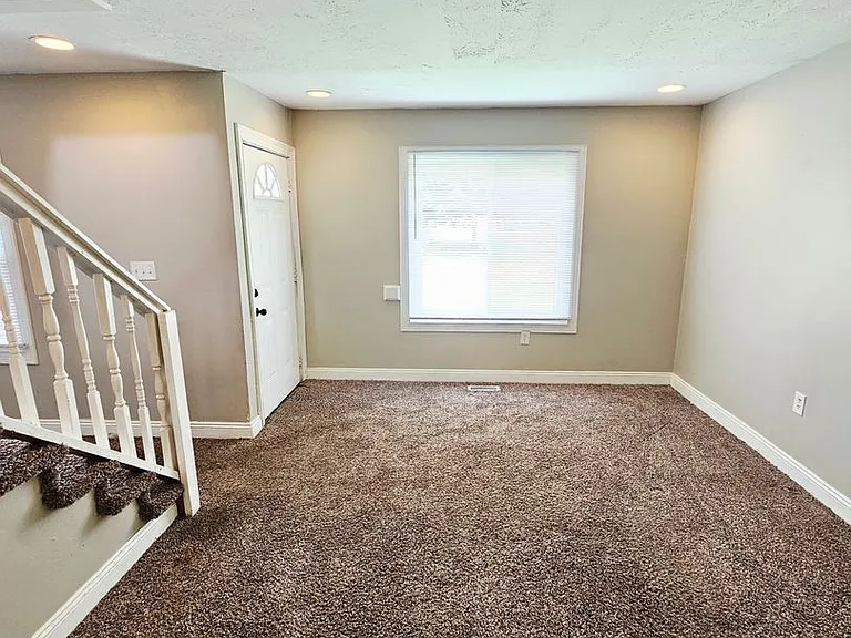 1191 Duxberry Ave — Photo 3