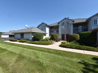 909 Quinlan Dr, Pewaukee, WI 53072