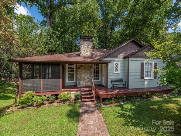 21 Auburn Rd, Waynesville, NC 28786