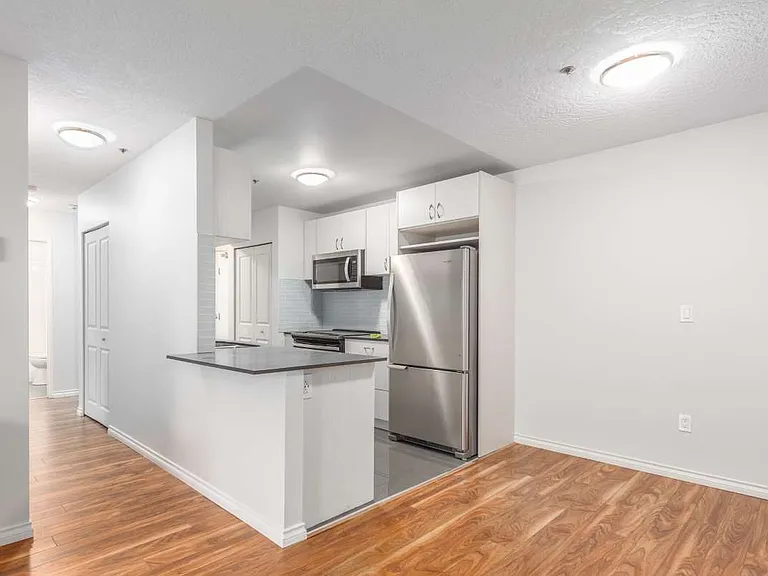 3234 Quadra St — Photo 7