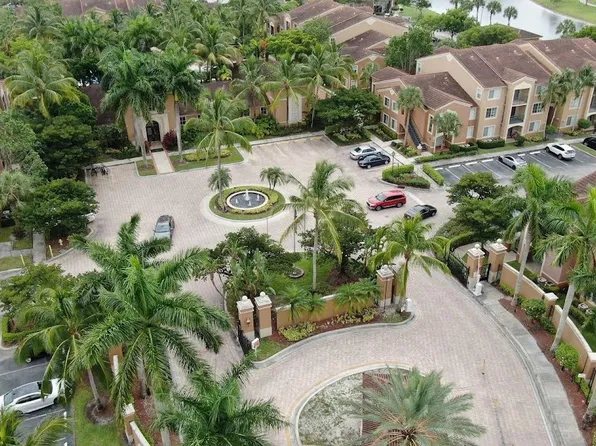 8010 N Nob Hill Rd, Tamarac, FL