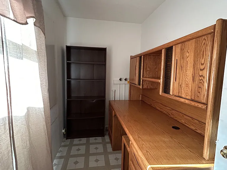 225 Bates St — Photo 13