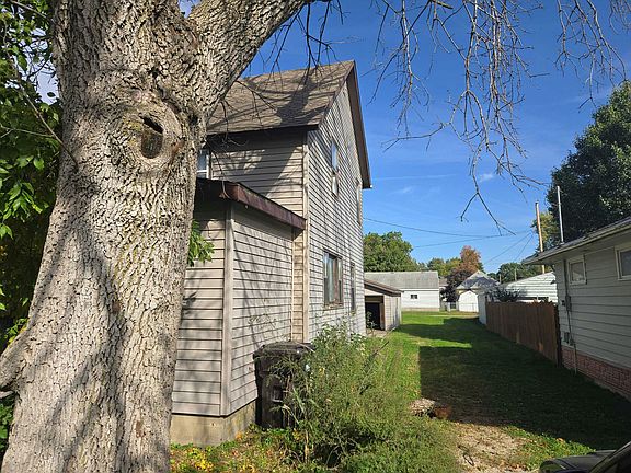 2nd image of 121 11th St