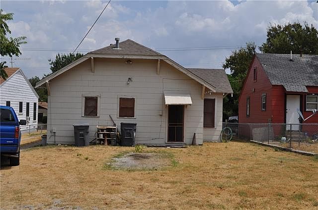 2nd image of 413 S Barnett Ave