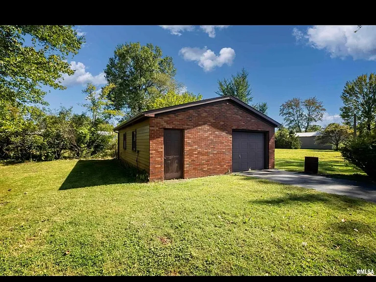 103 Boswell Rd — Photo 6