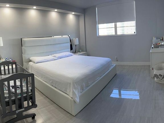 3rd image of 19390 Collins Ave APT 608