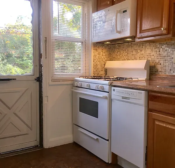 Rivercroft Apartments & Townhouses — Photo 7