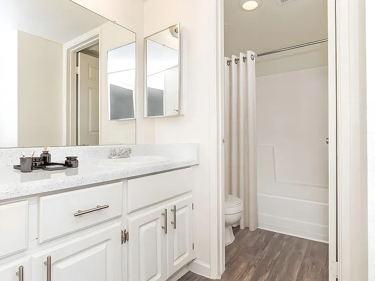 Tesoro Apartments — Photo 64