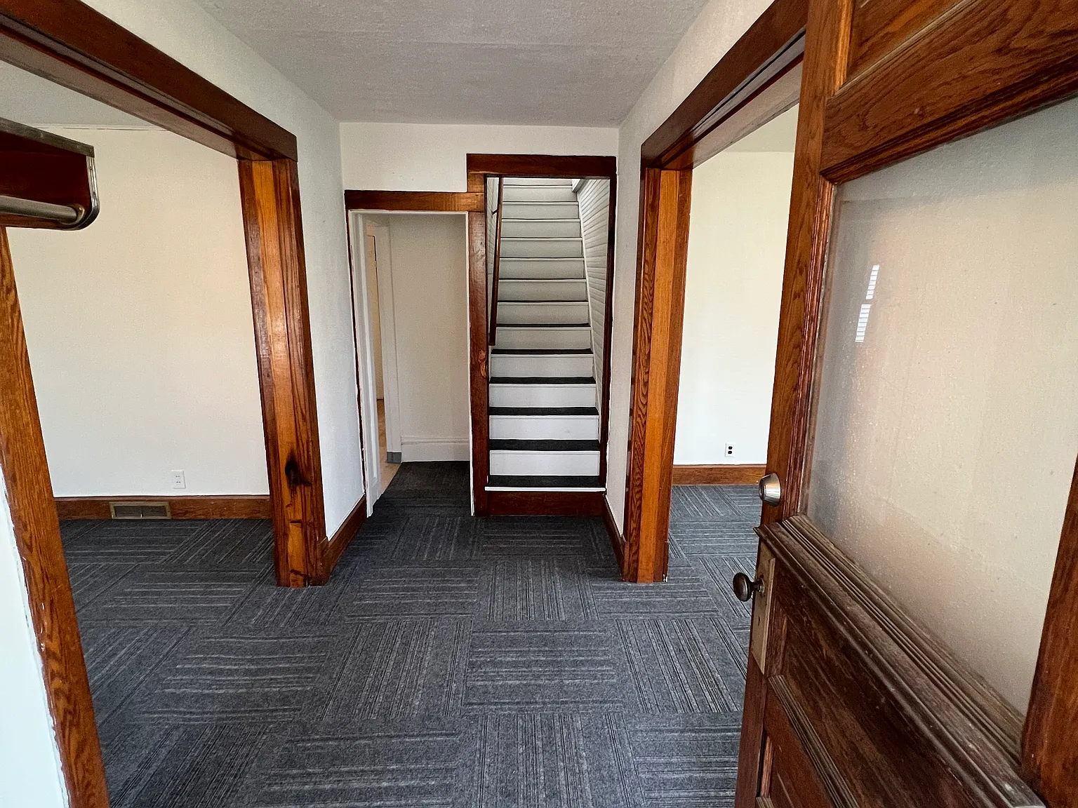 4 bed, 1400 sqft, $1,300 — Photo 2