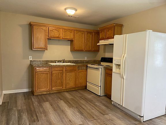 5th image of 2722 Rosemary Dr