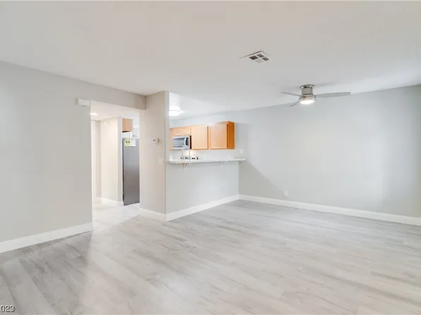 1800 Edmond St Unit 143, Las Vegas, NV 89146