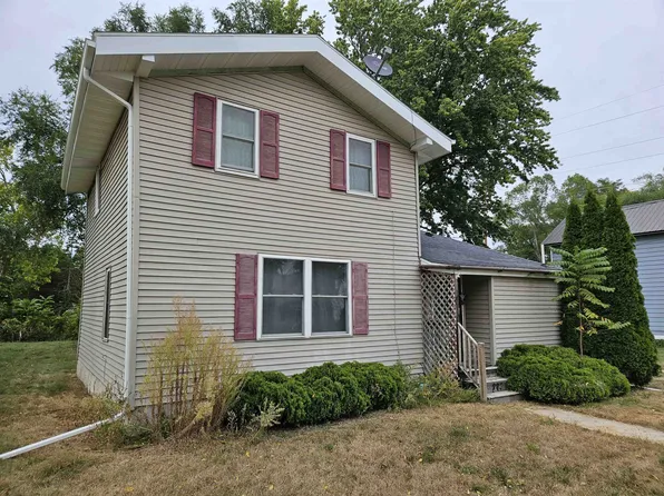 225 E Mullet St, Portage, WI 53901